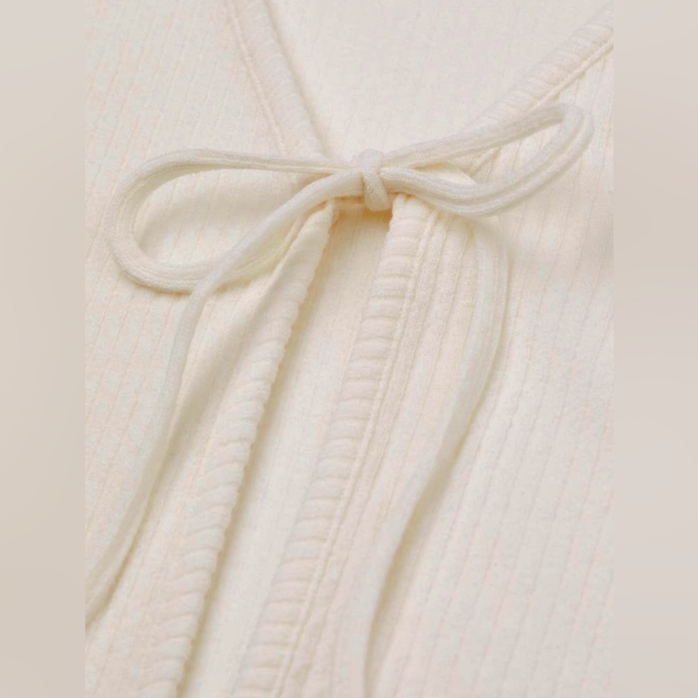 🏷️3 for $30 sale!🏷️ 🆕NWOT Women’s H & M cream colored open tie cardigan. - Picture 4 of 9